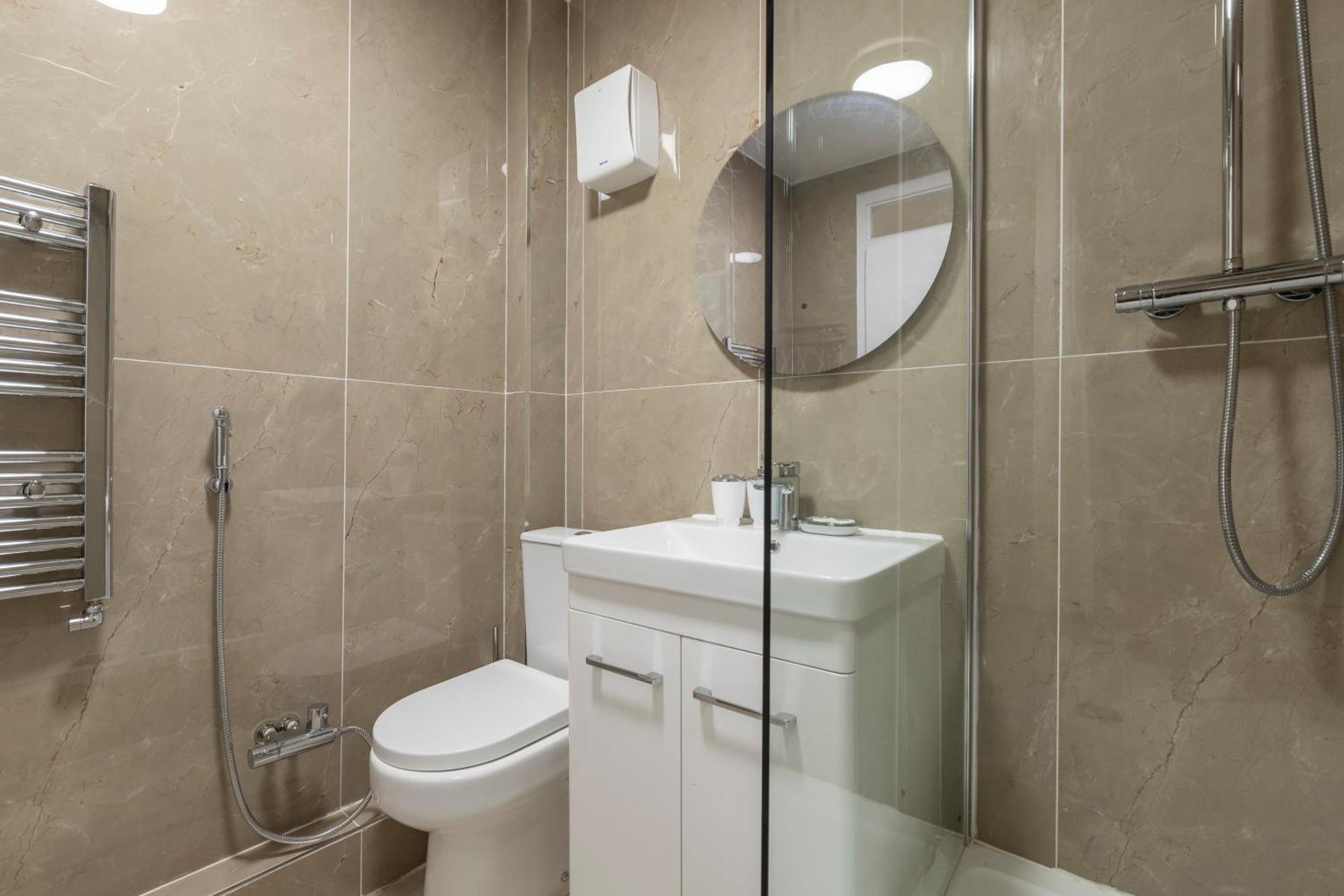 Appartamento Shepherds Haven Luxury 4 Bed Flat With Self Check In Londra