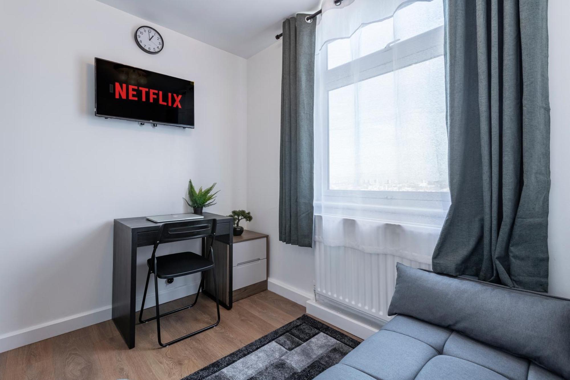 Appartamento Shepherds Haven Luxury 4 Bed Flat With Self Check In Londra